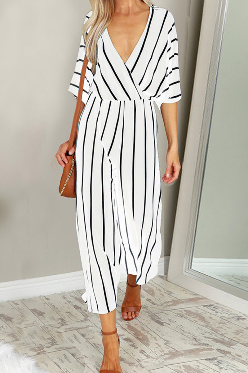 Gestreifter Jumpsuit mit V-Ausschnitt und weiten Beinen