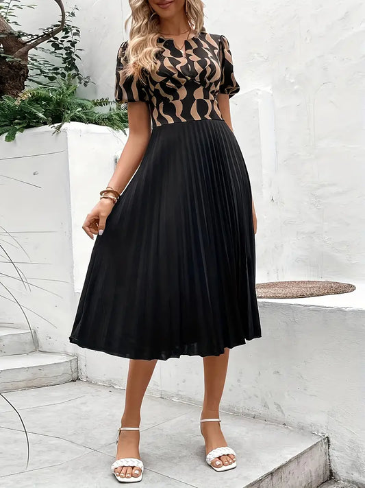 -Sommerkleid mit kurzen Ärmeln und Falten