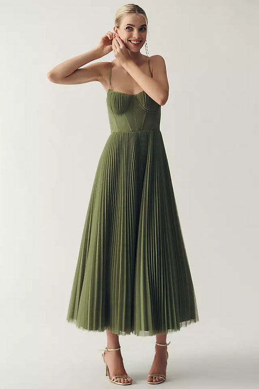Plissee-Abendkleid mit strukturiertem Korsett