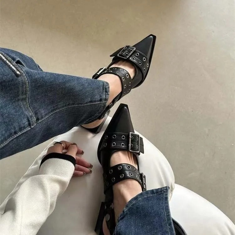 Elegante spitze Schuhe für Frauen mit Schnallenmuster - Bernila