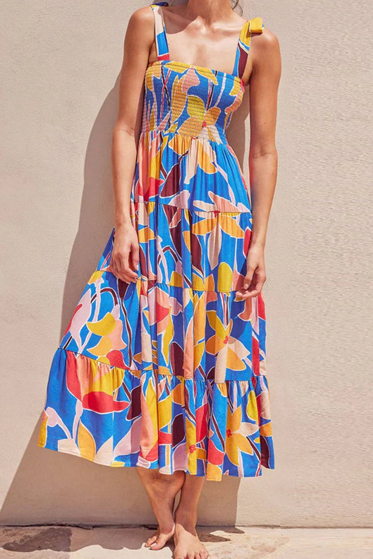 Blumenkleid mit Verschluss an den Schultern und gerafften Trägern