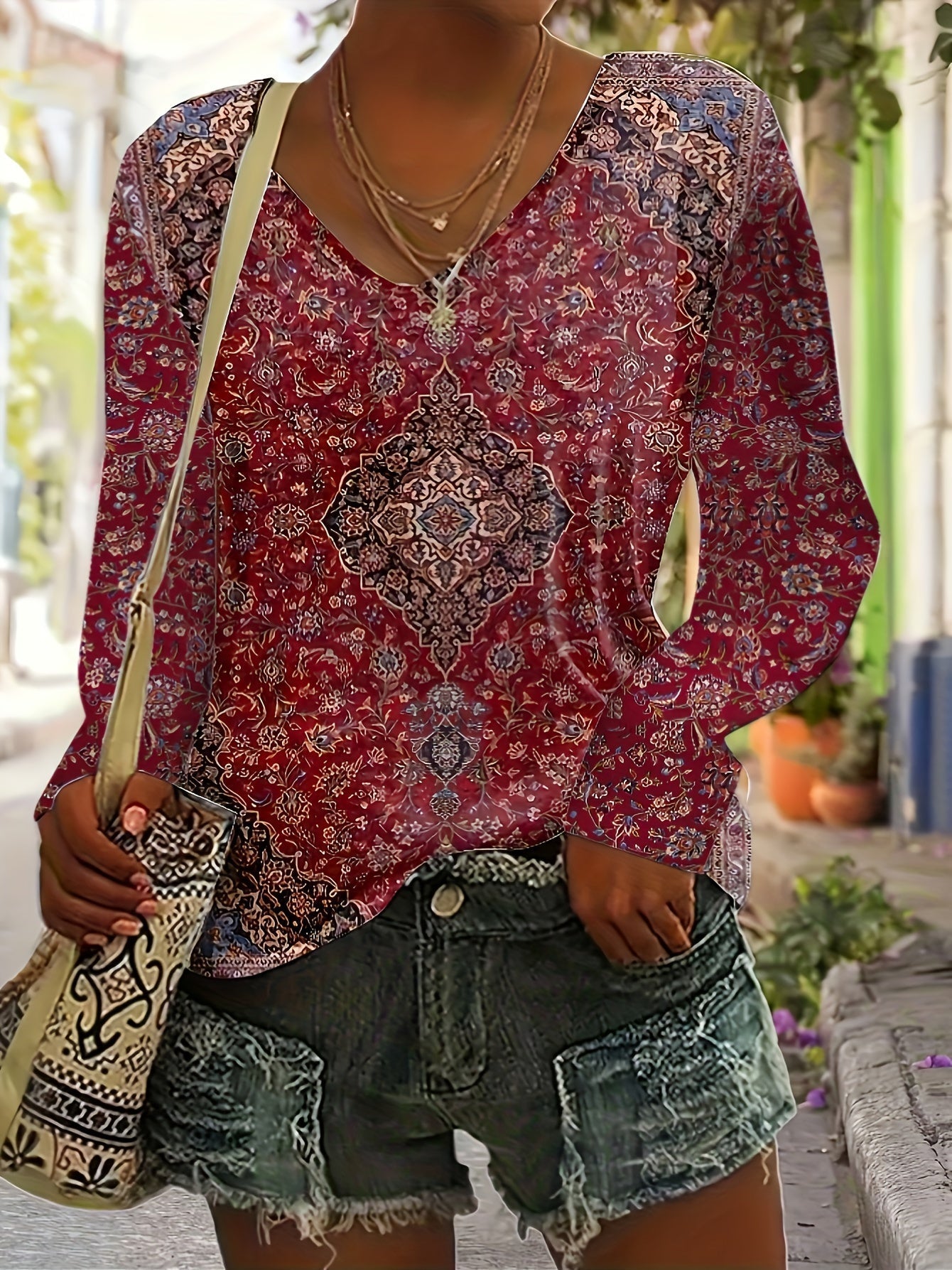 Loisa - Lässiges T-Shirt mit V-Ausschnitt und Blumenprint