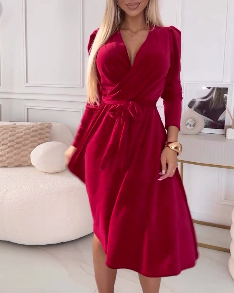 Kleid mit Puffärmeln und Bändersamt
