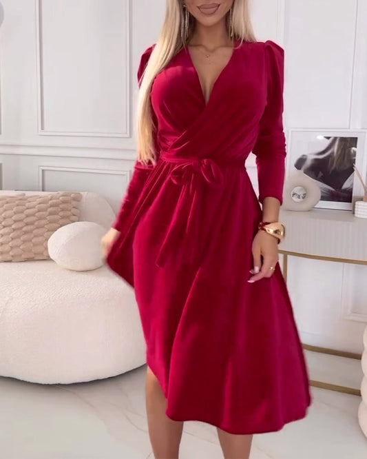Kleid mit Puffärmeln und Bändersamt