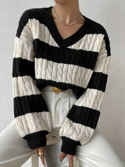 Ava - Stylischer, warmer, schwarz gestreifter Winterpullover für Frauen
