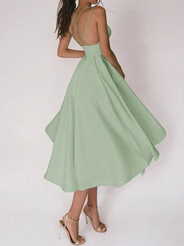 Elegantes trägerloses Kleid mit V-Ausschnitt
