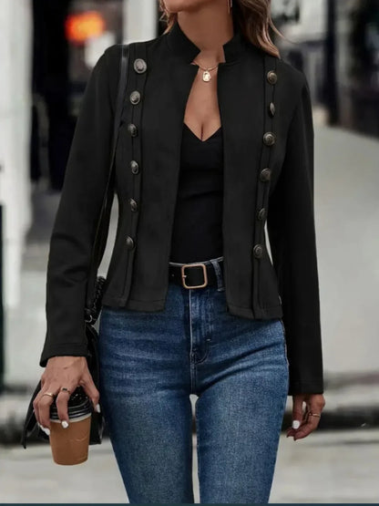 Eine elegante Jacke mit ungewöhnlichem Knopfdesign und langen Ärmeln für moderne Looks