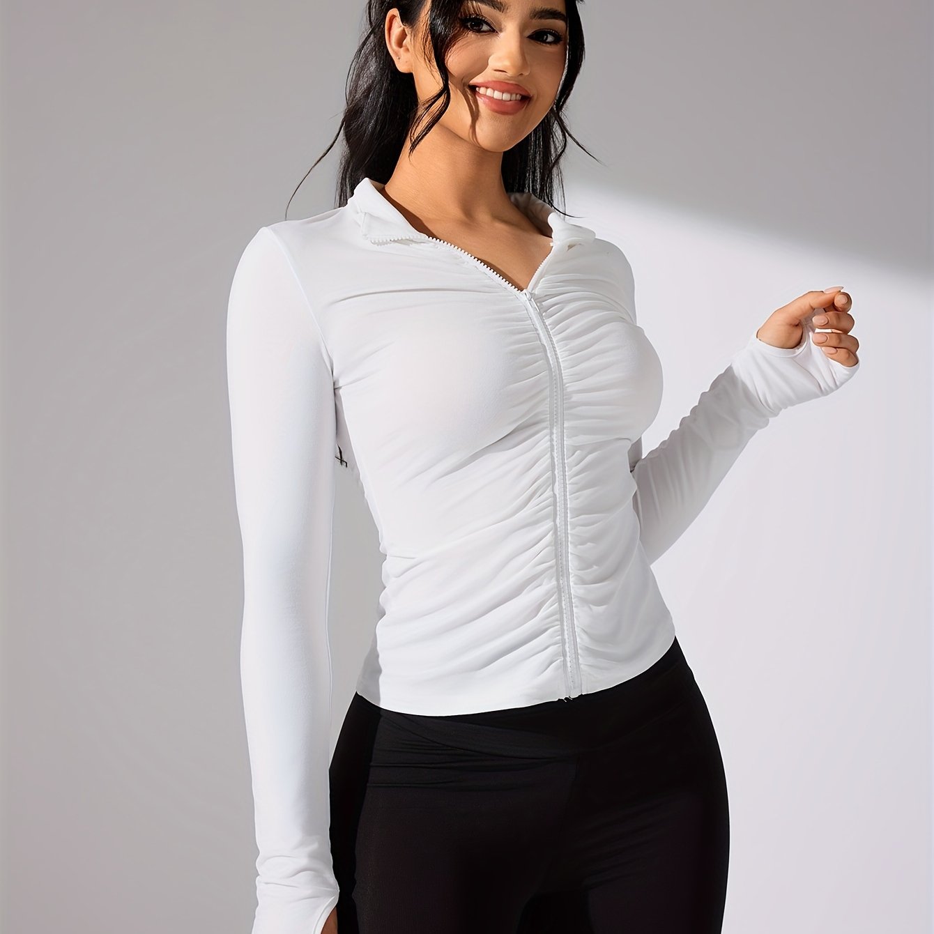Nina | Unifarbene lässige Sportjacke mit langen Ärmeln und durchgehendem Reißverschluss