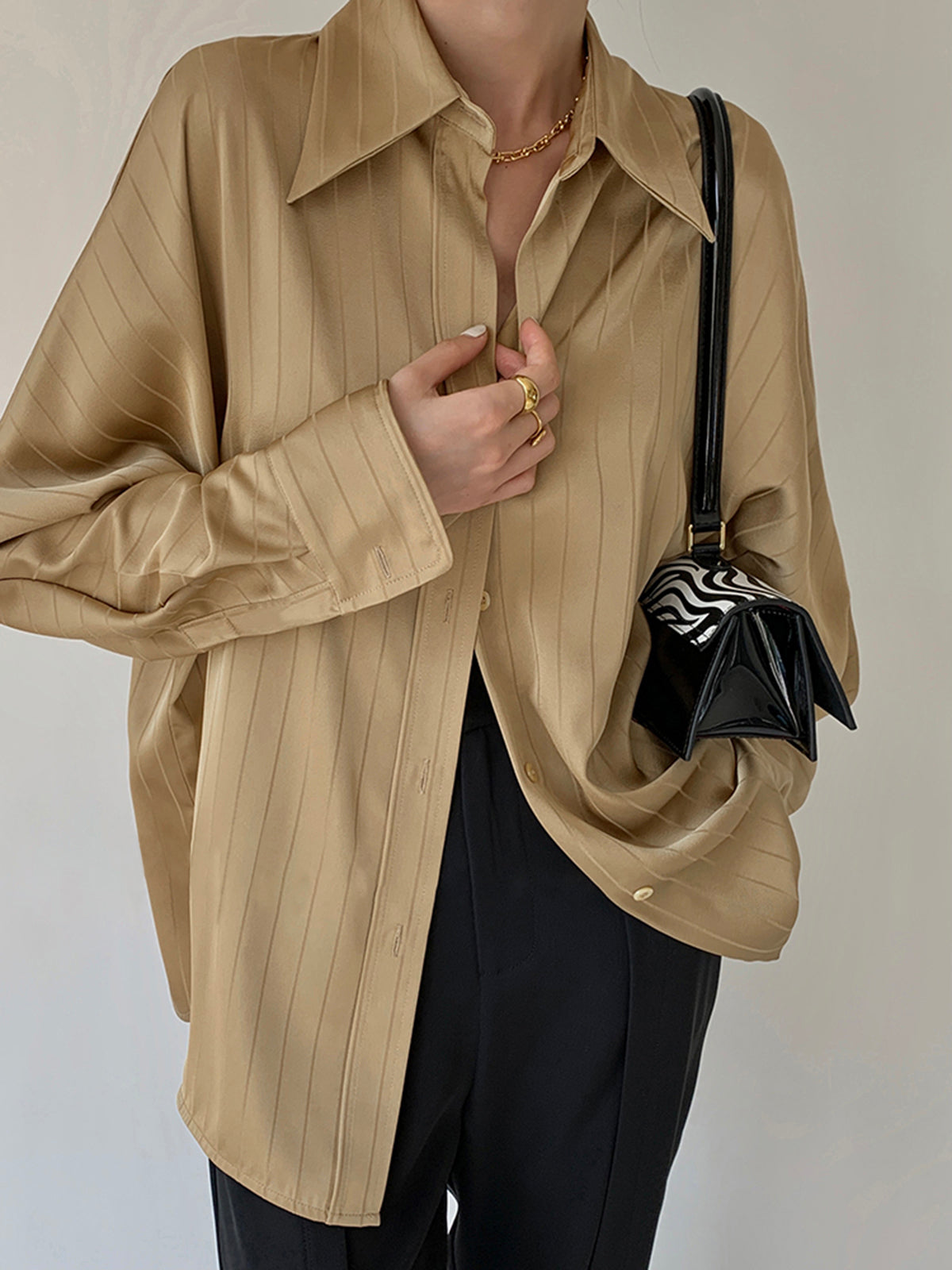 Clara - Shirt mit Stehkragen und Knöpfen, Oversize-Taille