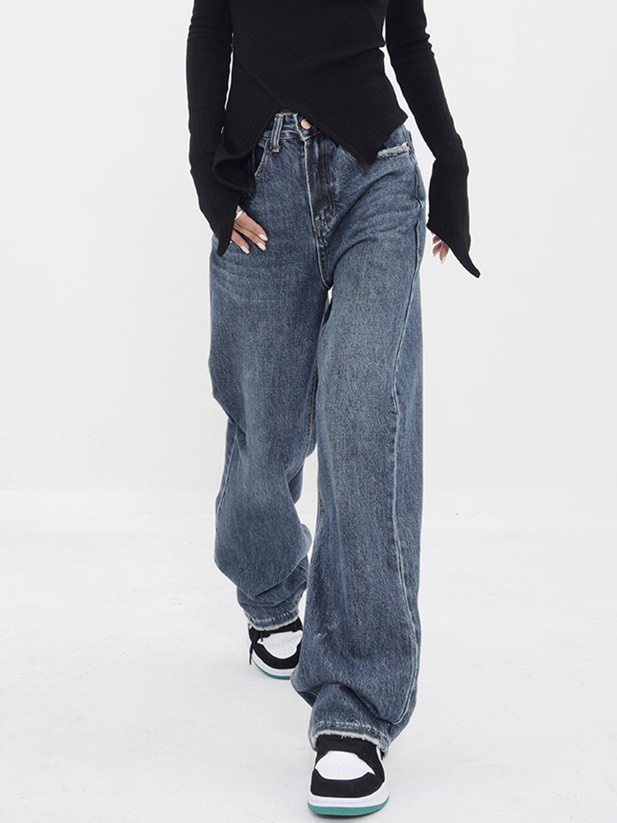 Jeans mit weitem Bein aus Denim und Patchwork-Taschen