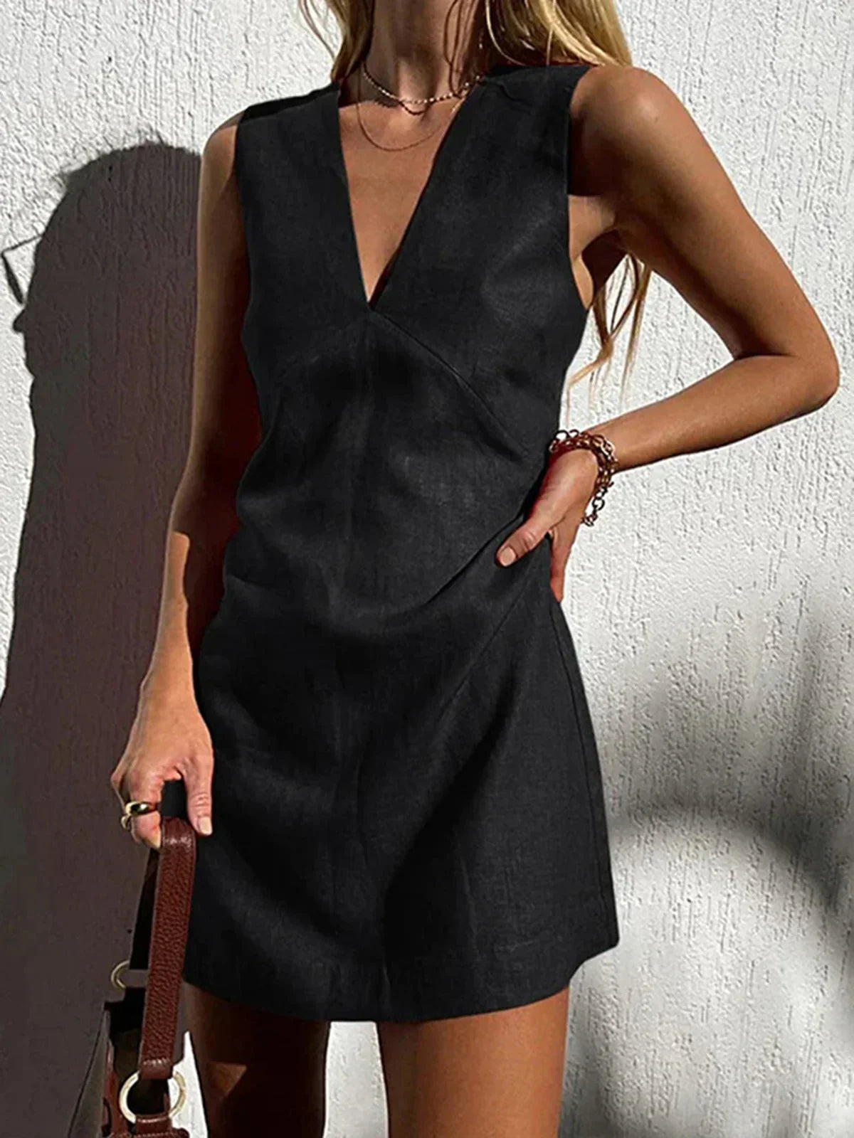 Idonia - Kurzes Kleid mit V-Ausschnitt