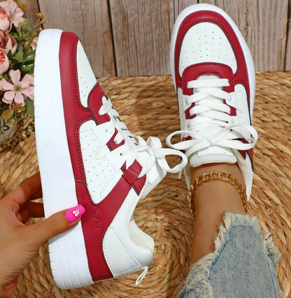 Flache Damenschuhe mit kontrastierenden Farben