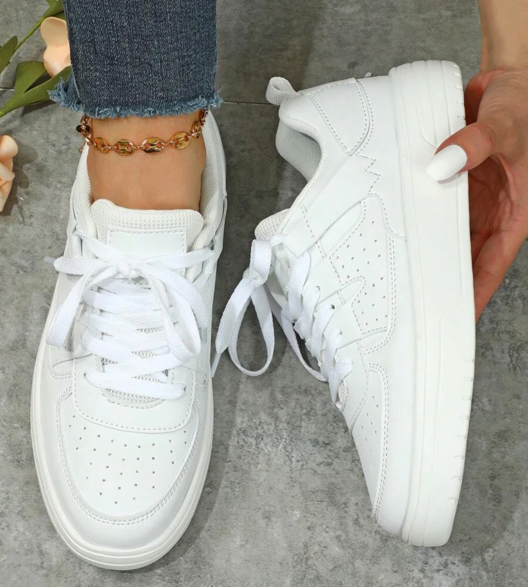 Flache Damenschuhe mit kontrastierenden Farben