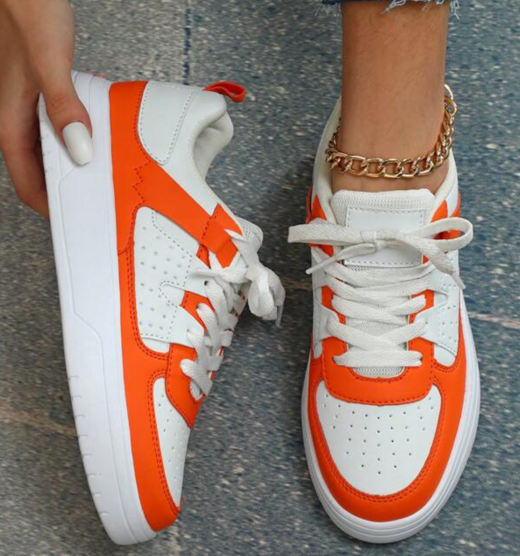 Flache Damenschuhe mit kontrastierenden Farben