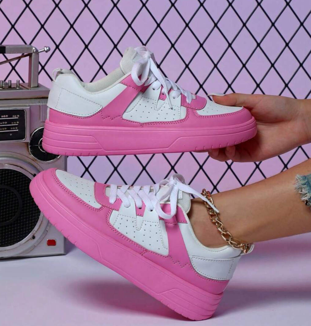 Flache Damenschuhe mit kontrastierenden Farben