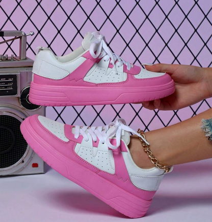 Flache Damenschuhe mit kontrastierenden Farben