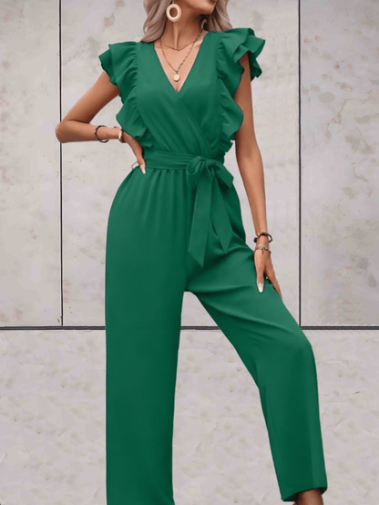 Chantal - Schön anliegender kurzärmeliger Jumpsuit mit Volants, V-Ausschnitt und gegürteter Schleife