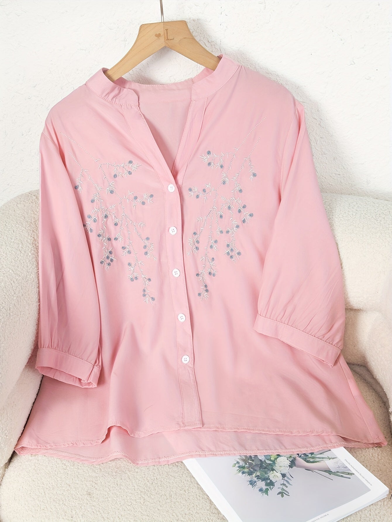 Bluse mit Blumenmuster - Knopfleiste und Stehkragen