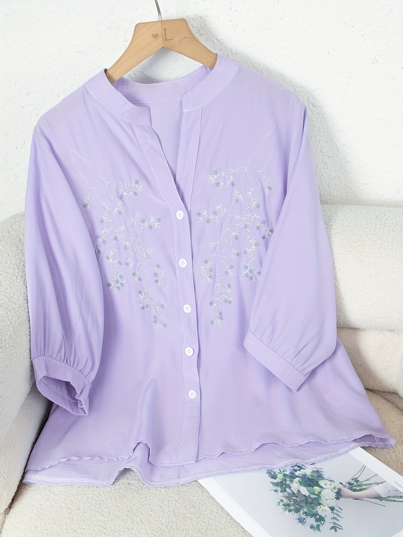 Bluse mit Blumenmuster - Knopfleiste und Stehkragen