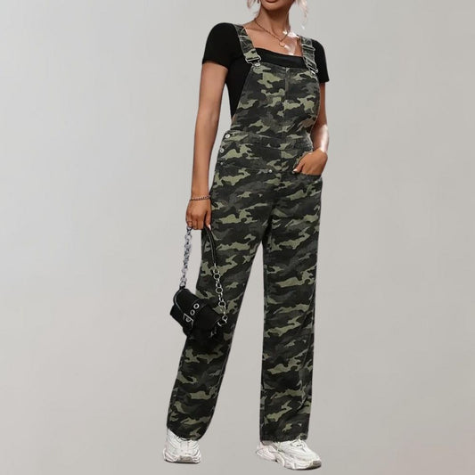Stylischer Tarnanzug für Frauen