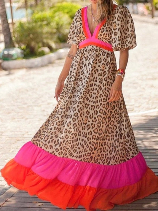 Leopard mit farbigem Kleid