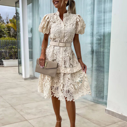 Sidra - Damen-Spitzenkleid mit Puffärmeln und Gürtel