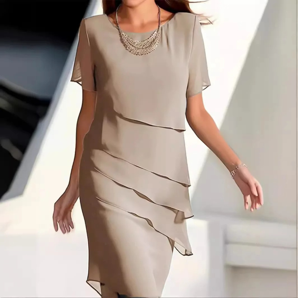 Karmen - Zeitlos elegantes plissiertes Chiffonkleid