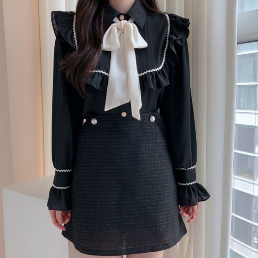 Evgenia - Elegante Damenbluse mit Rüschenkante und Schleife