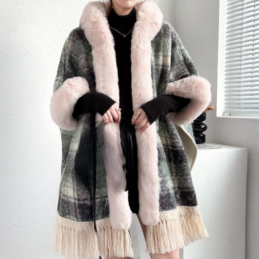 Eleganter Warmer Poncho für Damen