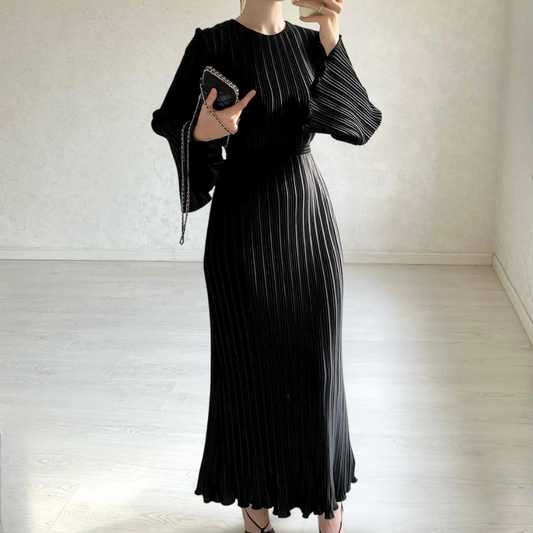 JACQUELINE - Zeitloses plissiertes Maxikleid für Frauen