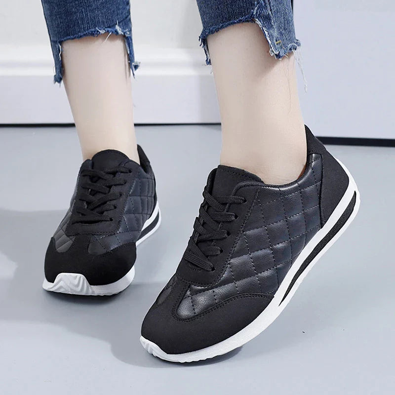 BlissWalk - Hochwertige, gepolsterte, lässige Schnürsneakers für Frauen