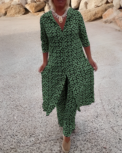 Elegantes Ensemble mit geometrischem Druck