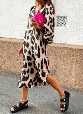 Walküre -Elegantes Maxikleid mit Leopardenmuster und V-Ausschnitt