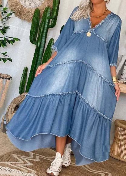 Langes Jeanskleid mit Fransen und V-Ausschnitt in Marineblau mit halben Ärmeln