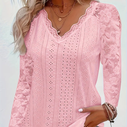 T-Shirt mit kontrastierender Spitze und V-Ausschnitt - Weicher Stoff und flexible Passform