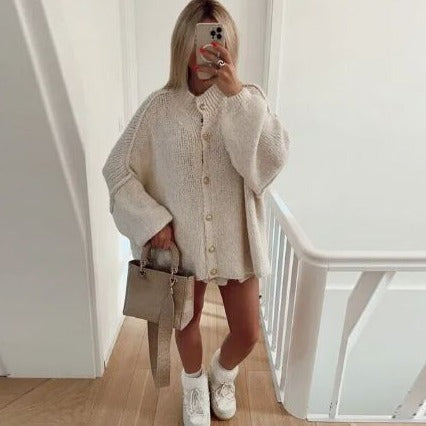 Elfenbein - übergroßer Strickpullover mit Knöpfen