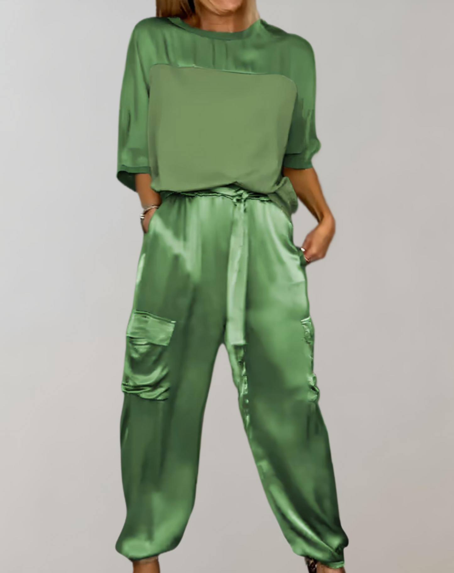 Isabelle - Zweiteiliges Set bestehend aus einem eleganten Satin-Top mit