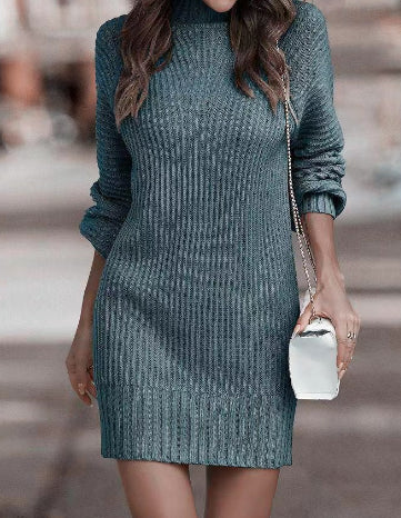Elegantes Strickkleid mit hohem Halsausschnitt