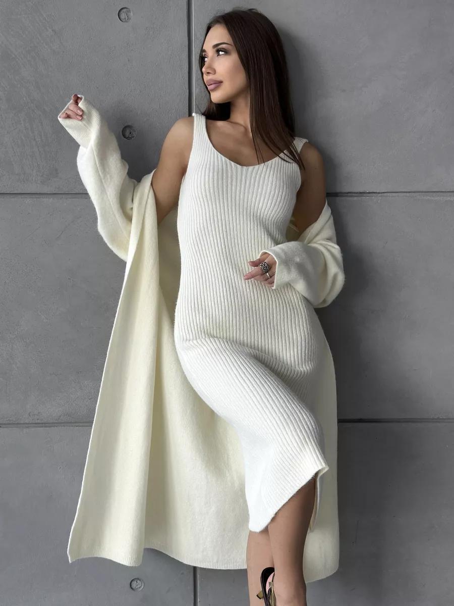 Elegantes Maxikleid mit warmer Strickjacke
