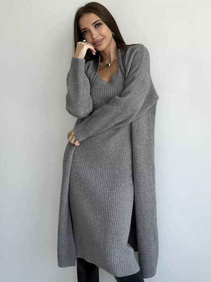 Elegantes Maxikleid mit warmer Strickjacke