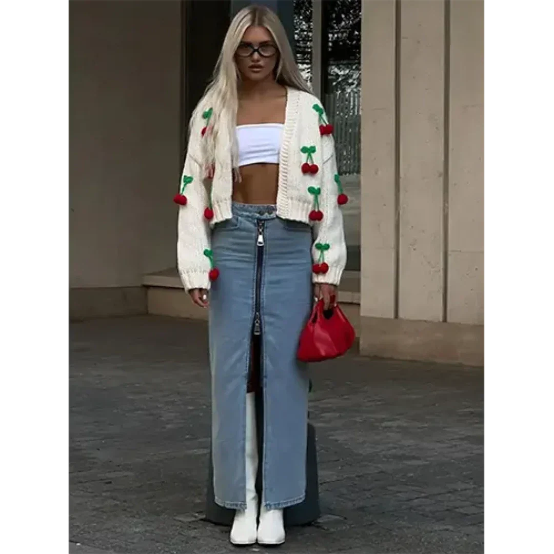 Elegante kurze weiße Damenstrickjacke