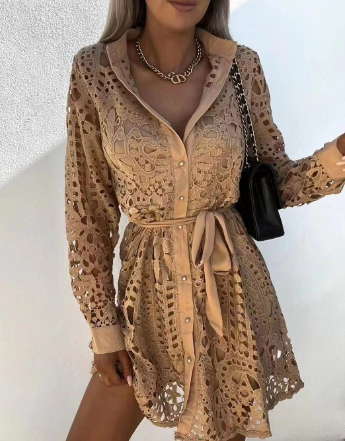 Frannie - Locker geschnittenes Kleid mit V-Ausschnitt und langen Ärmeln