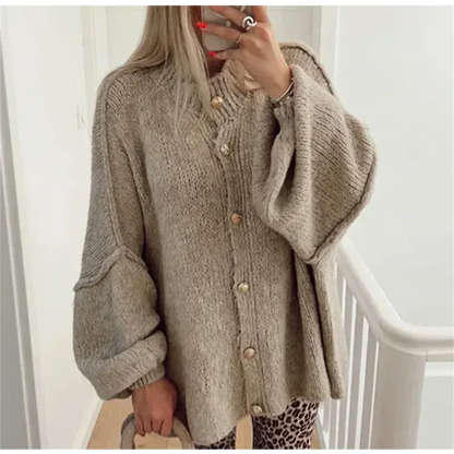 Warme Damen-Strickjacke mit Knopfleiste