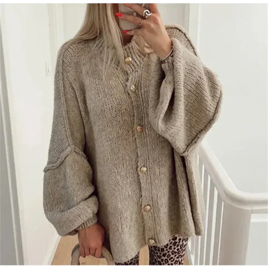 Warme Damen-Strickjacke mit Knopfleiste
