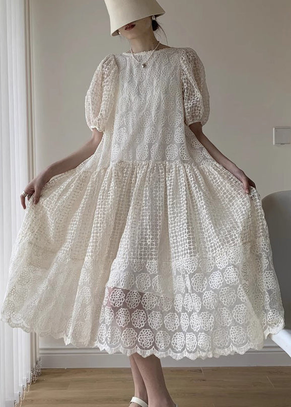 Sharon - Langes Kleid aus geraffter Patchwork-Spitze mit Puffärmeln