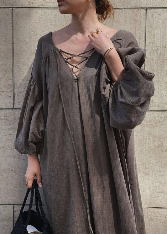 Morgana - Halsfreies Kleid mit Spitzenärmeln und spitzem Ausschnitt
