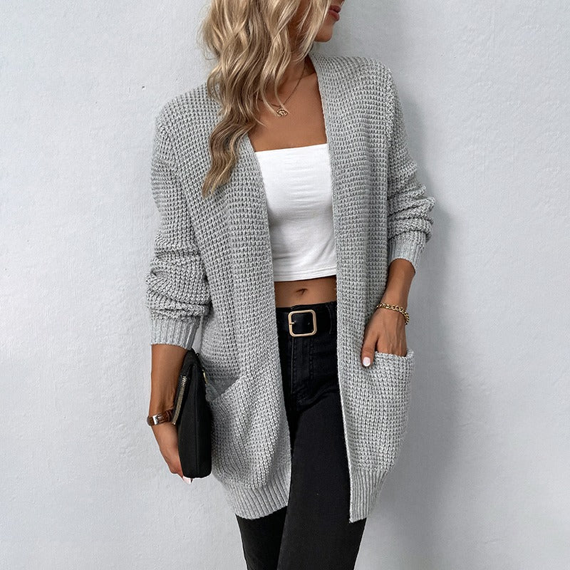 Gestrickte lange Damenstrickjacke
