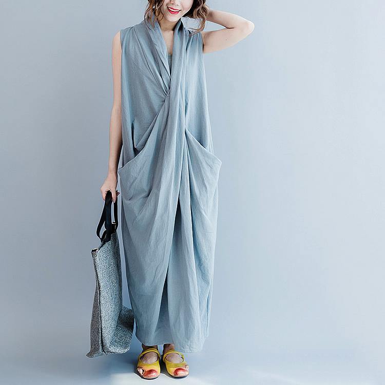 Debby - Asymmetrisches langes Kleid mit tiefem Ausschnitt