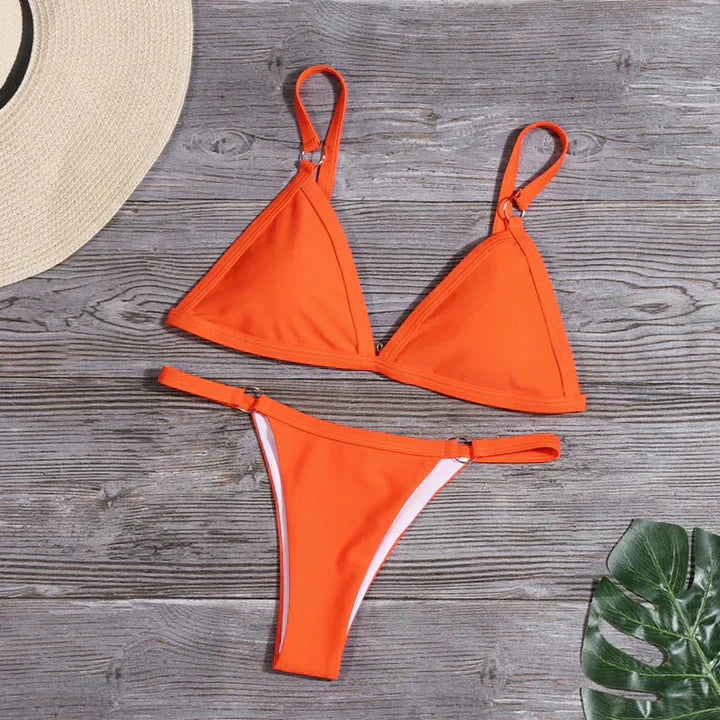 Müheloser und stilvoller Gesamt-Bikini