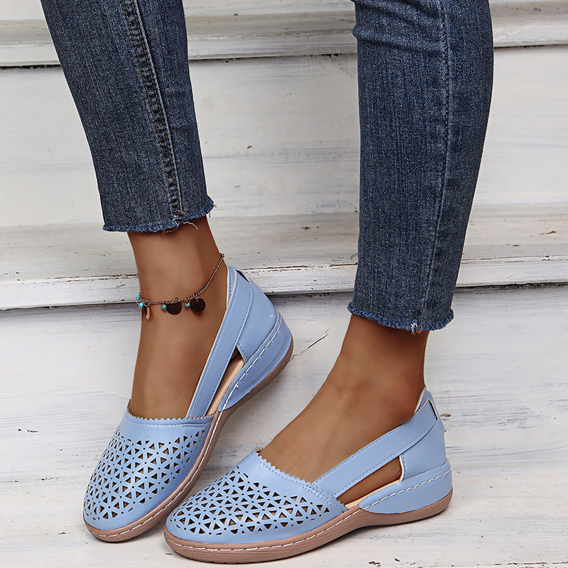 Orthopädische Damen-Keilsandalen mit Aussparungen im Vintage-Stil